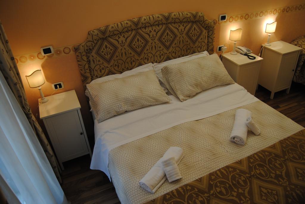 Il Colonnato Bed & Breakfast Рим Стая снимка
