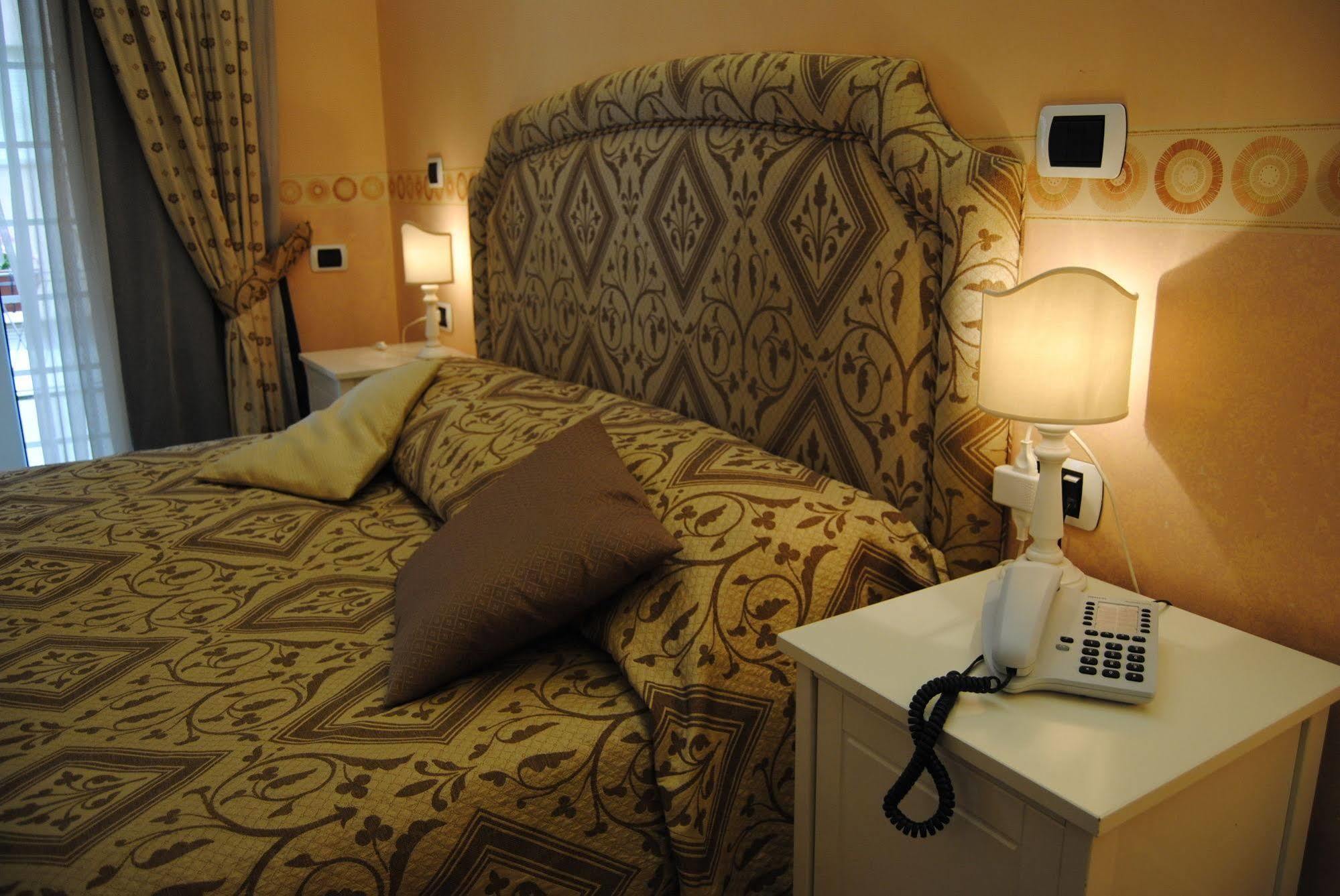 Il Colonnato Bed & Breakfast Рим Екстериор снимка