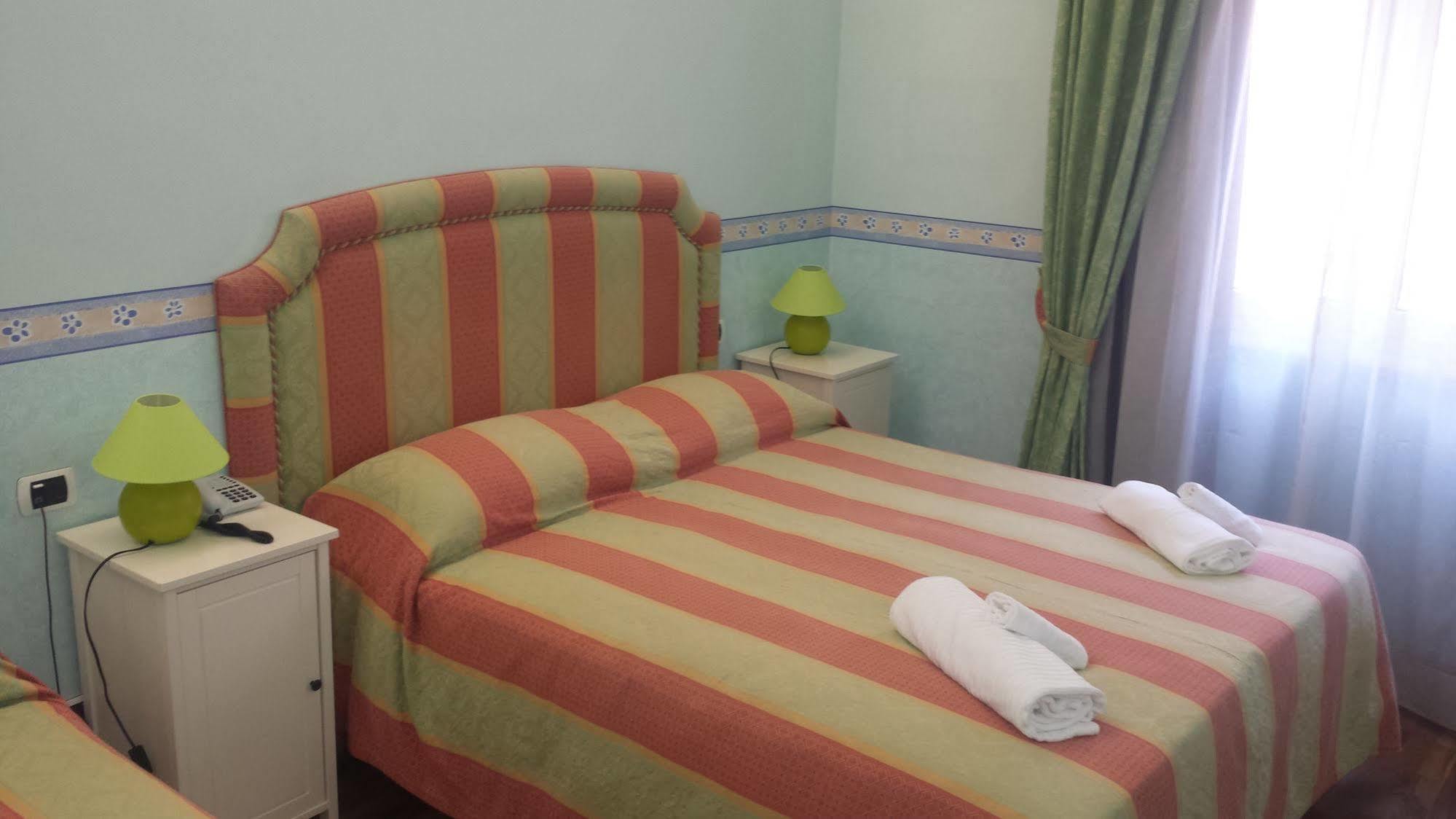 Il Colonnato Bed & Breakfast Рим Екстериор снимка